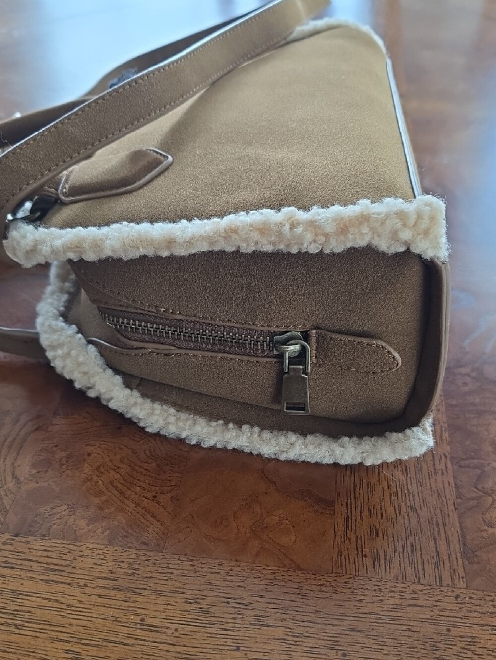 Frye & Co. Holiday Satchel Cognac Sherpa Trim Crossbody Bag - NEW - Picture 6 of 11